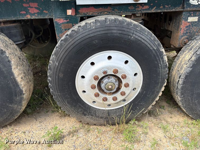 image for item EF1172 1996 Heil end dump trailer