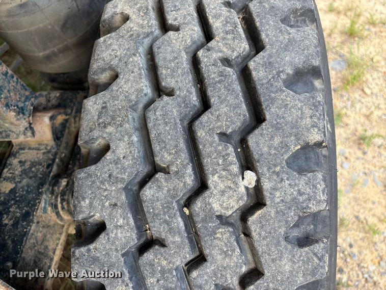image for item EF1172 1996 Heil end dump trailer