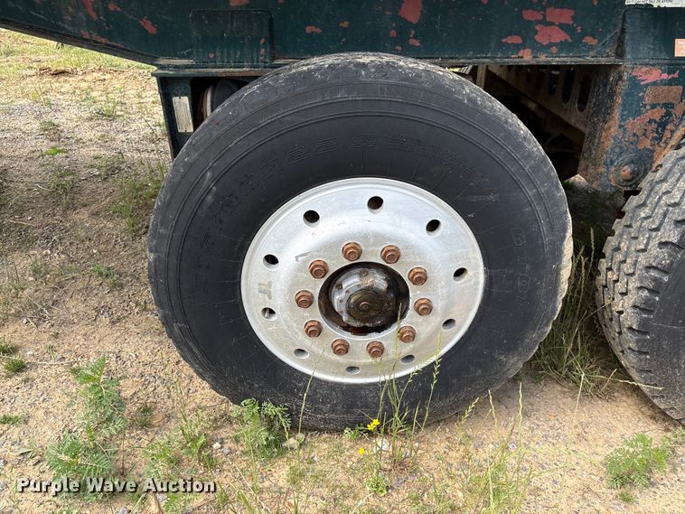 image for item EF1172 1996 Heil end dump trailer