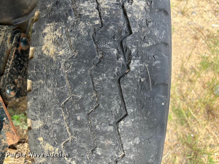 image for item EF1172 1996 Heil end dump trailer