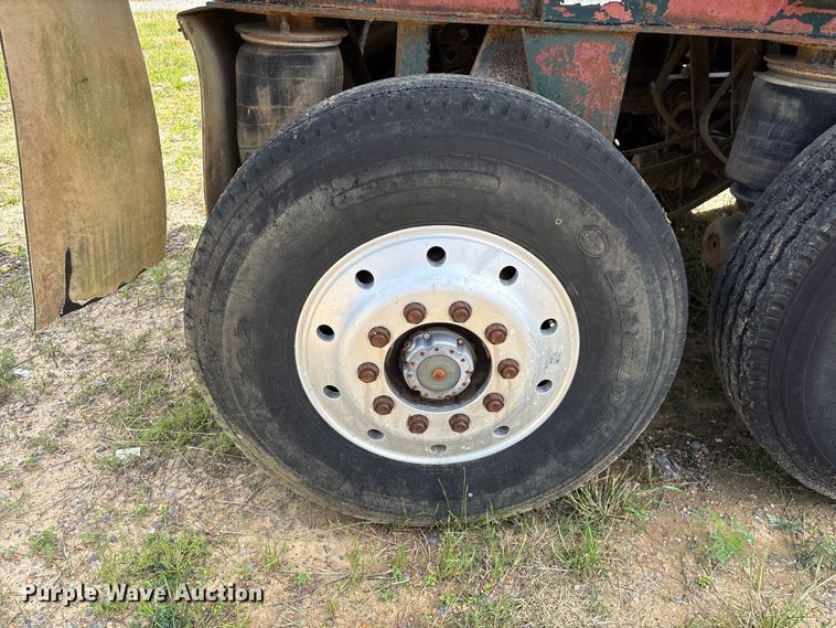 image for item EF1172 1996 Heil end dump trailer