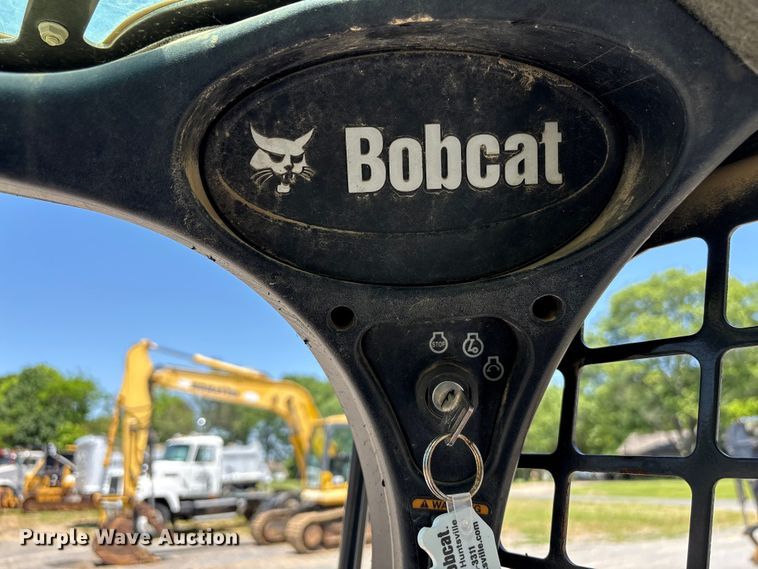 image for item EF1174 2018 Bobcat T650 tracked skid steer loader
