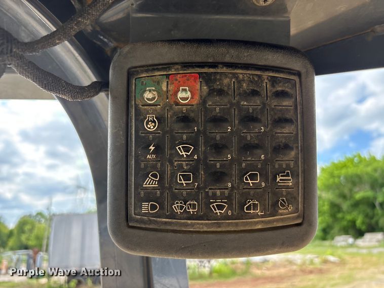image for item EF1176 2012 John Deere 650K LGP dozer