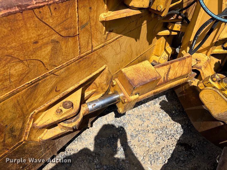 image for item EF1177 John Deere 750C dozer