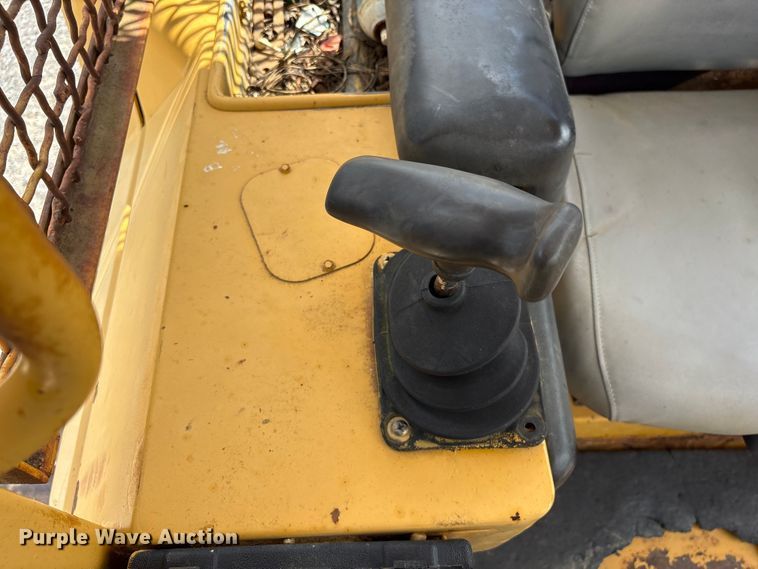 image for item EF1177 John Deere 750C dozer