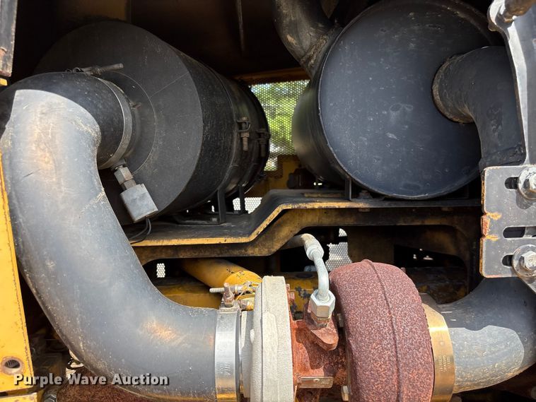 image for item EF1177 John Deere 750C dozer