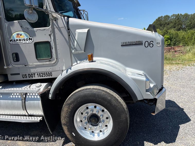 image for item EF1178 2007 Kenworth T800 dump truck