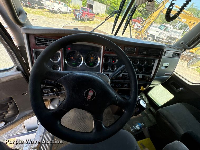 image for item EF1178 2007 Kenworth T800 dump truck