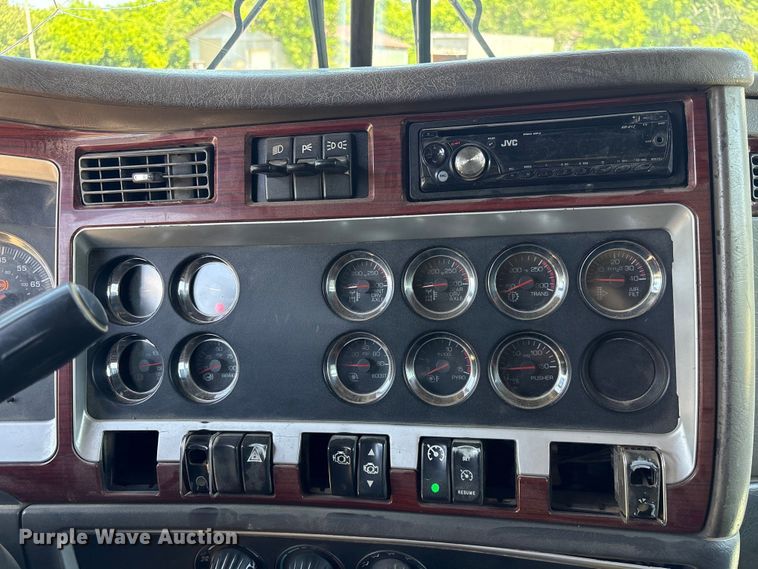 image for item EF1178 2007 Kenworth T800 dump truck