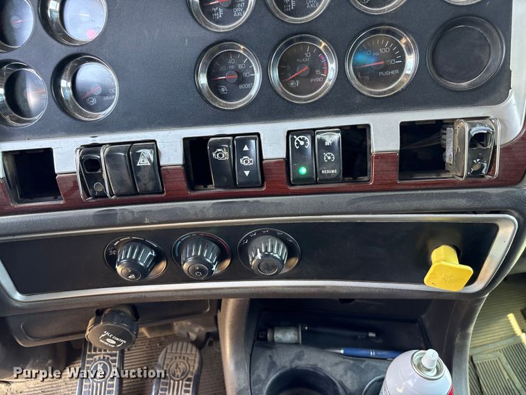 image for item EF1178 2007 Kenworth T800 dump truck