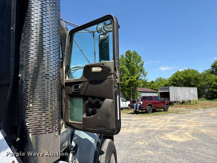 image for item EF1178 2007 Kenworth T800 dump truck