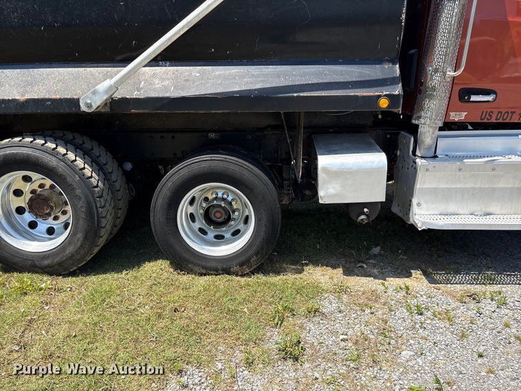 image for item EF1179 2017 Peterbilt 567 dump truck