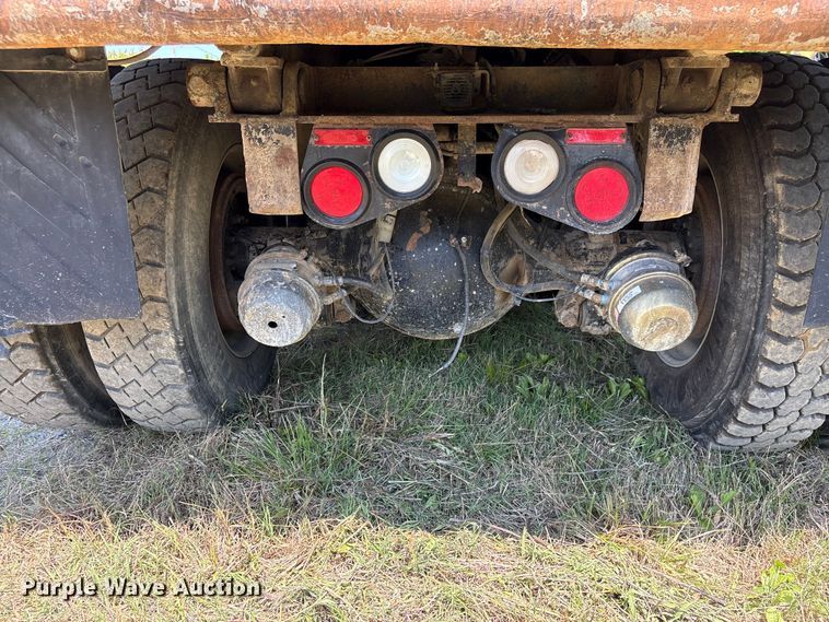 image for item EF1179 2017 Peterbilt 567 dump truck