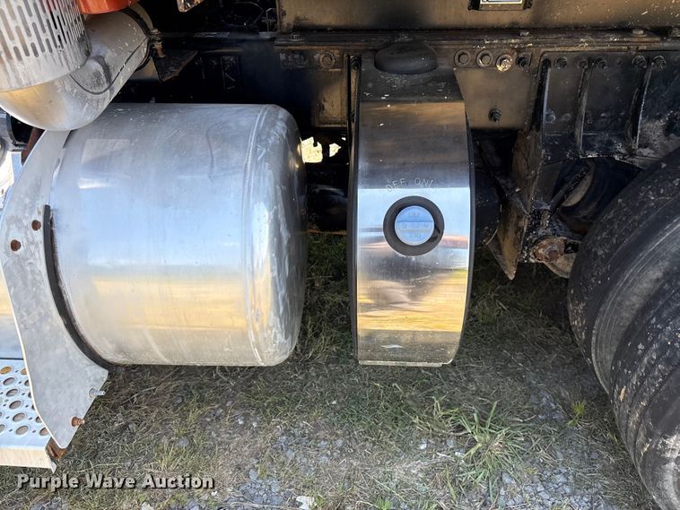 image for item EF1179 2017 Peterbilt 567 dump truck