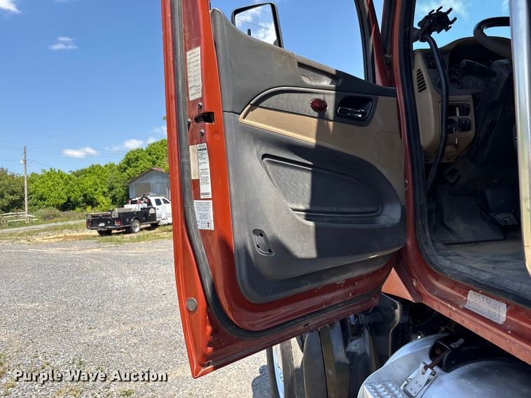 image for item EF1179 2017 Peterbilt 567 dump truck