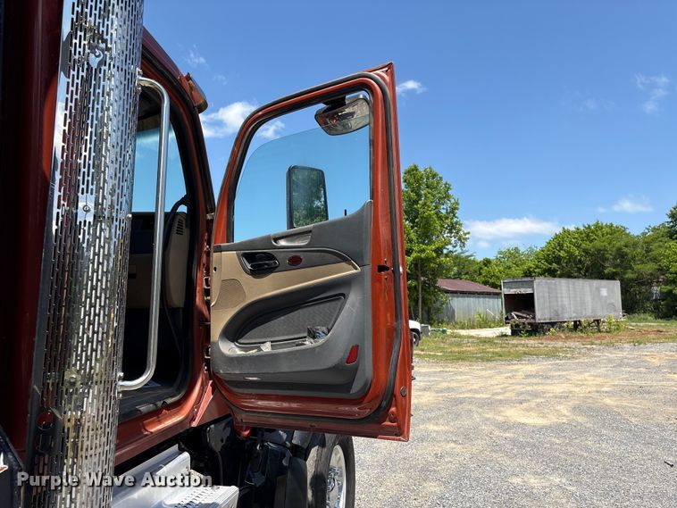 image for item EF1179 2017 Peterbilt 567 dump truck