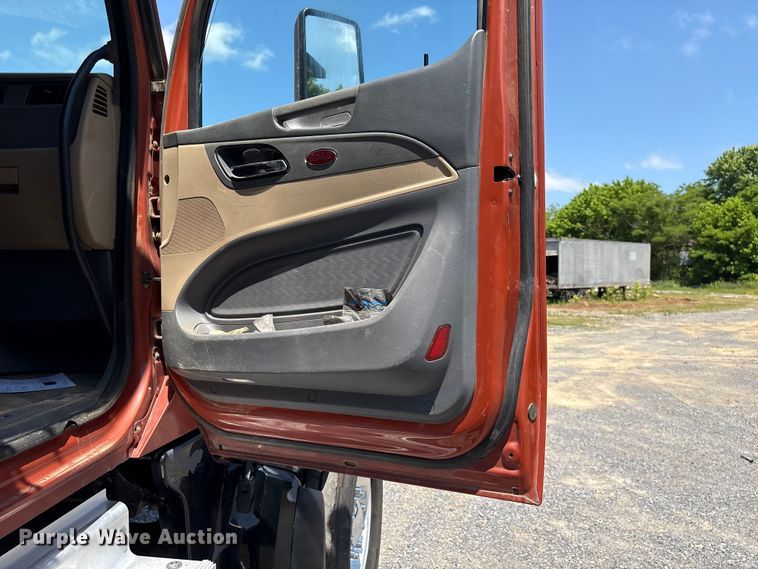 image for item EF1179 2017 Peterbilt 567 dump truck