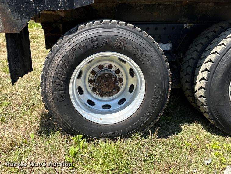 image for item EF1179 2017 Peterbilt 567 dump truck