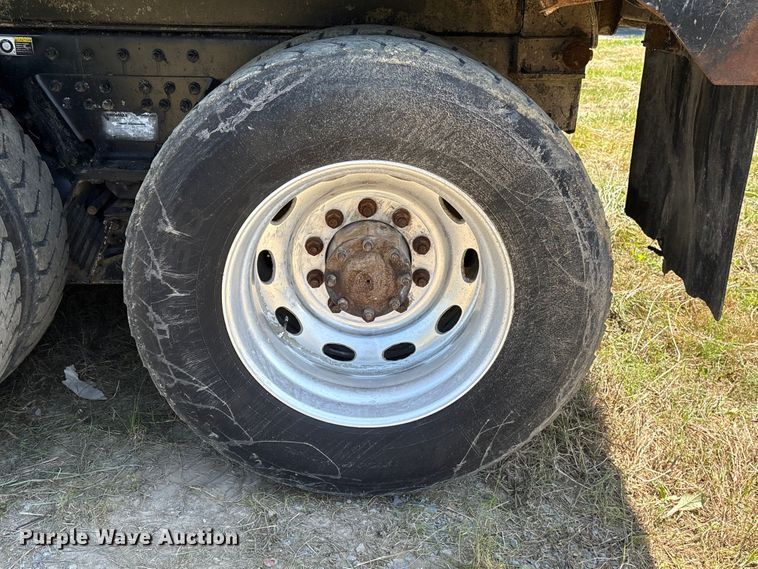 image for item EF1179 2017 Peterbilt 567 dump truck