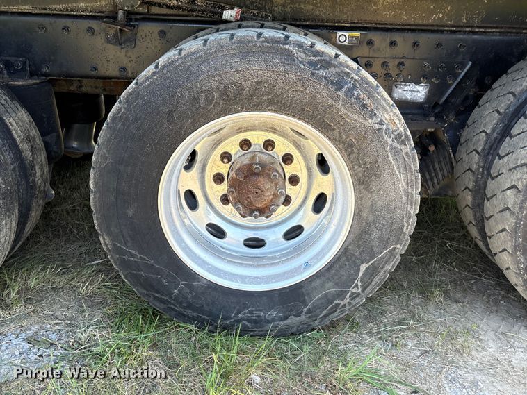 image for item EF1179 2017 Peterbilt 567 dump truck