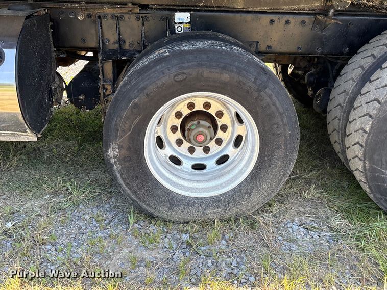 image for item EF1179 2017 Peterbilt 567 dump truck