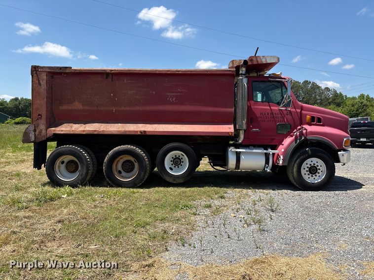 image for item EF1180 2007 Sterling L9500 dump truck
