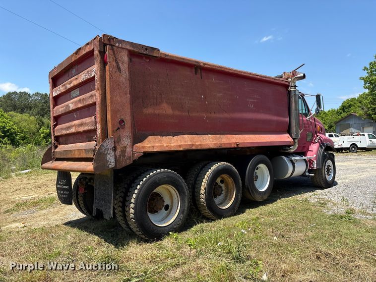 image for item EF1180 2007 Sterling L9500 dump truck