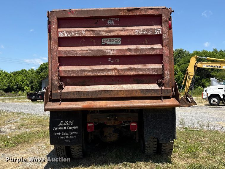 image for item EF1180 2007 Sterling L9500 dump truck