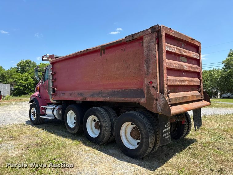 image for item EF1180 2007 Sterling L9500 dump truck