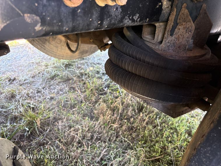 image for item EF1180 2007 Sterling L9500 dump truck