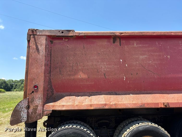 image for item EF1180 2007 Sterling L9500 dump truck