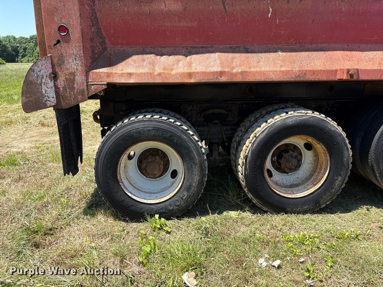 image for item EF1180 2007 Sterling L9500 dump truck