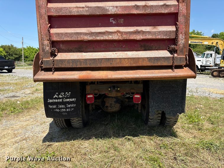 image for item EF1180 2007 Sterling L9500 dump truck