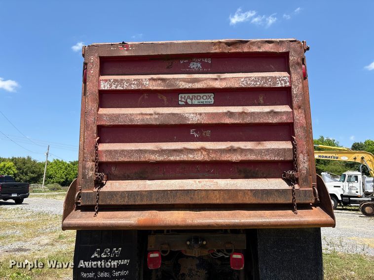 image for item EF1180 2007 Sterling L9500 dump truck