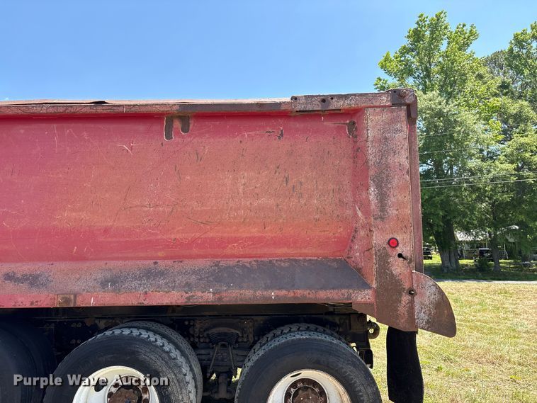 image for item EF1180 2007 Sterling L9500 dump truck
