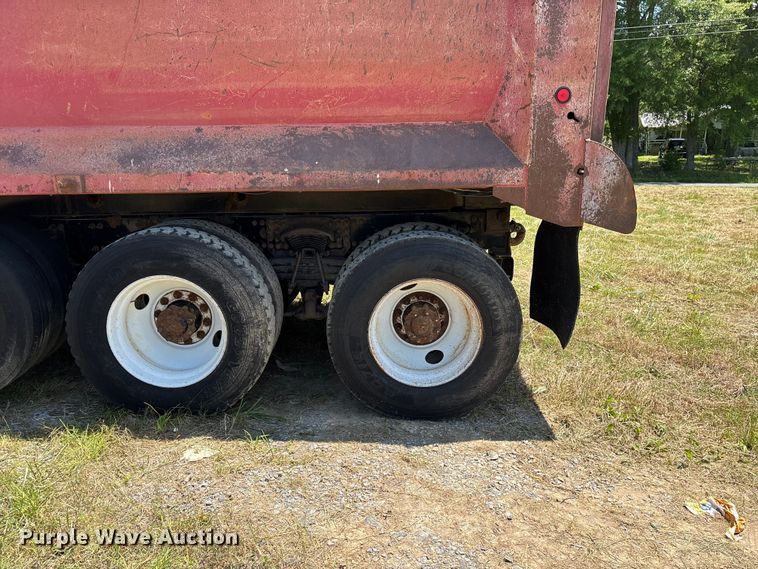 image for item EF1180 2007 Sterling L9500 dump truck