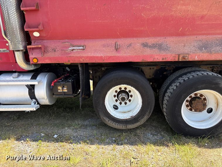 image for item EF1180 2007 Sterling L9500 dump truck