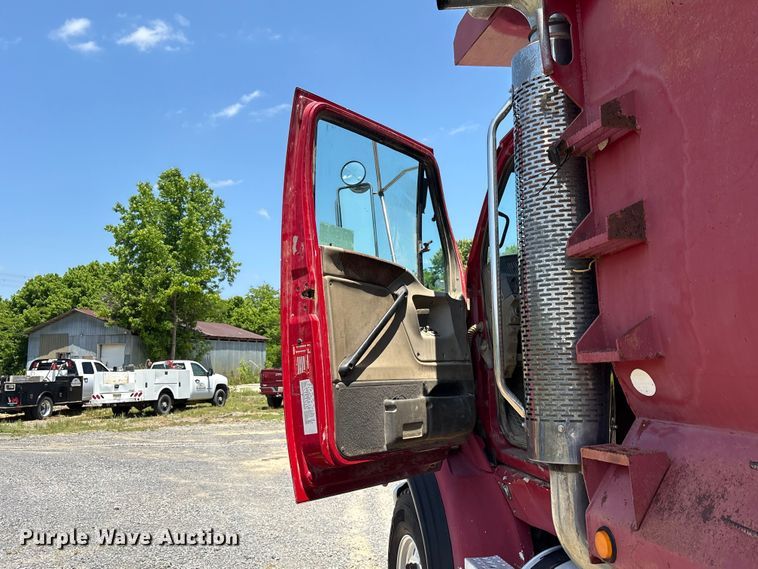 image for item EF1180 2007 Sterling L9500 dump truck