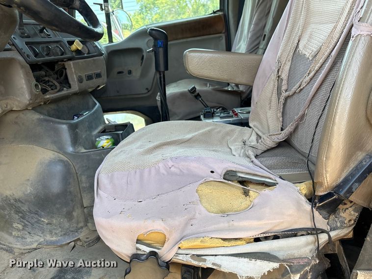 image for item EF1180 2007 Sterling L9500 dump truck