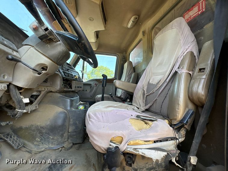 image for item EF1180 2007 Sterling L9500 dump truck