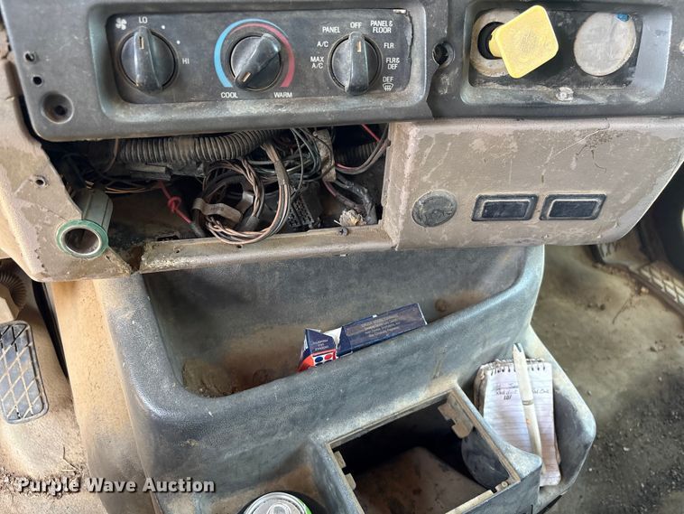 image for item EF1180 2007 Sterling L9500 dump truck