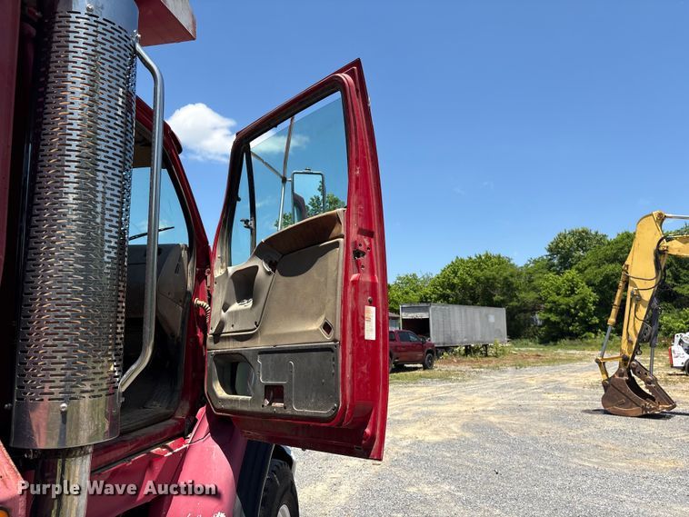 image for item EF1180 2007 Sterling L9500 dump truck