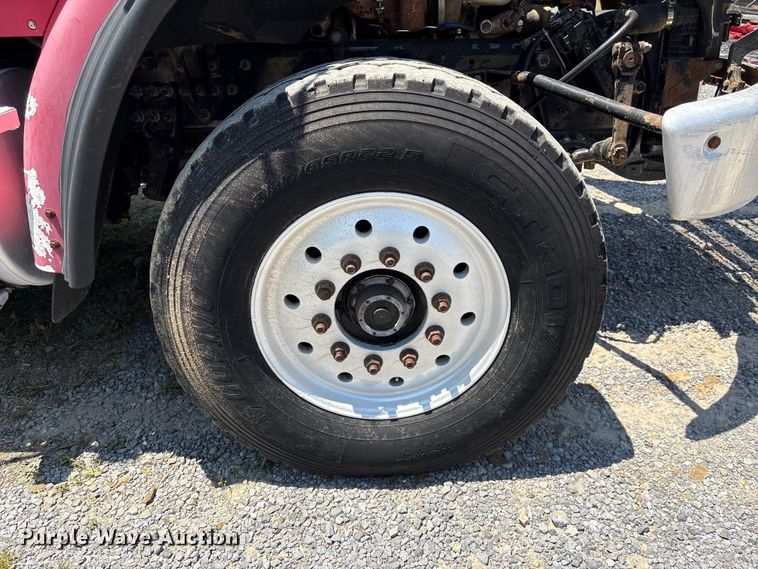 image for item EF1180 2007 Sterling L9500 dump truck