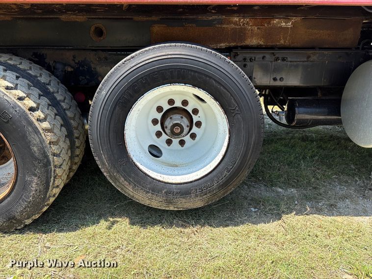 image for item EF1180 2007 Sterling L9500 dump truck