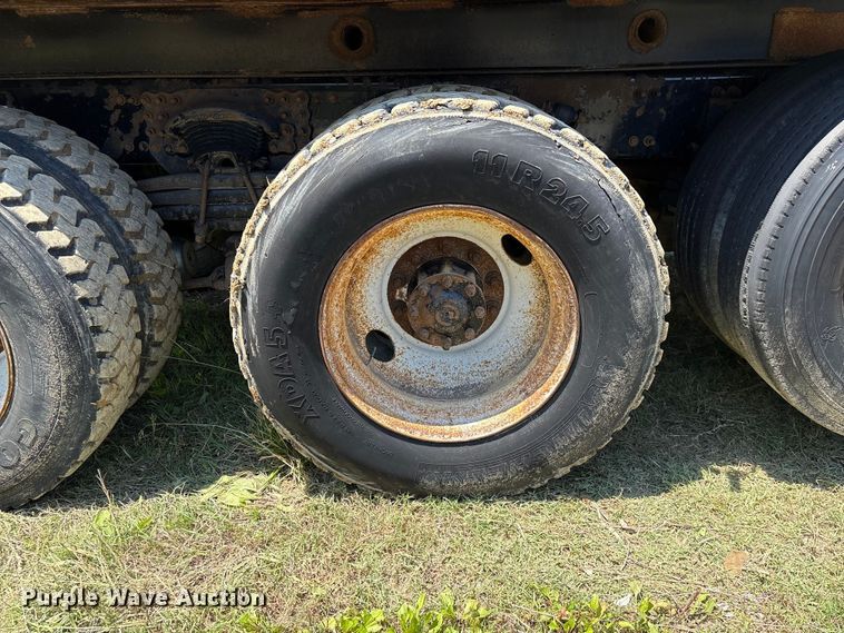 image for item EF1180 2007 Sterling L9500 dump truck