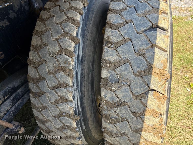 image for item EF1180 2007 Sterling L9500 dump truck