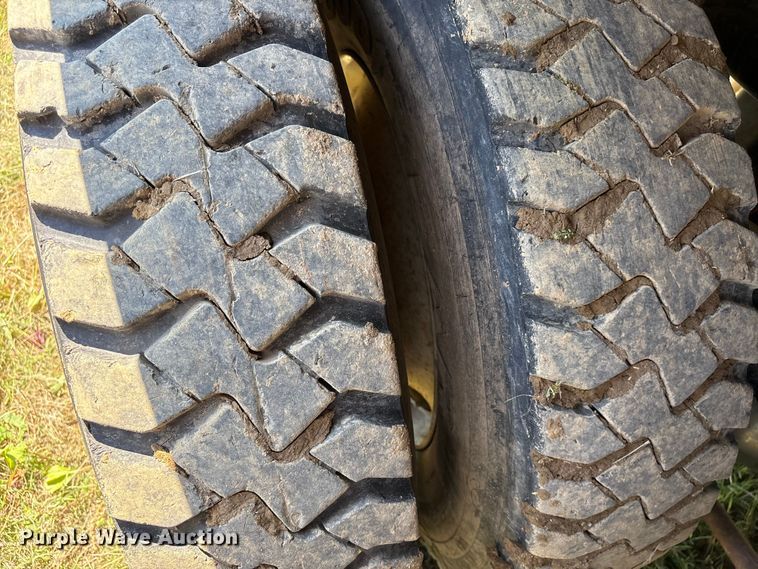 image for item EF1180 2007 Sterling L9500 dump truck