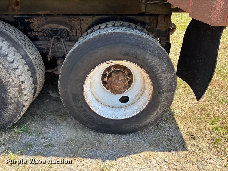 image for item EF1180 2007 Sterling L9500 dump truck