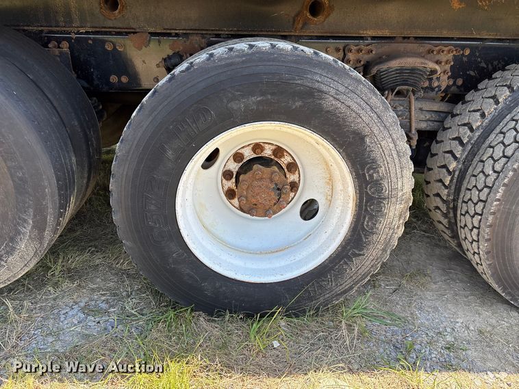 image for item EF1180 2007 Sterling L9500 dump truck