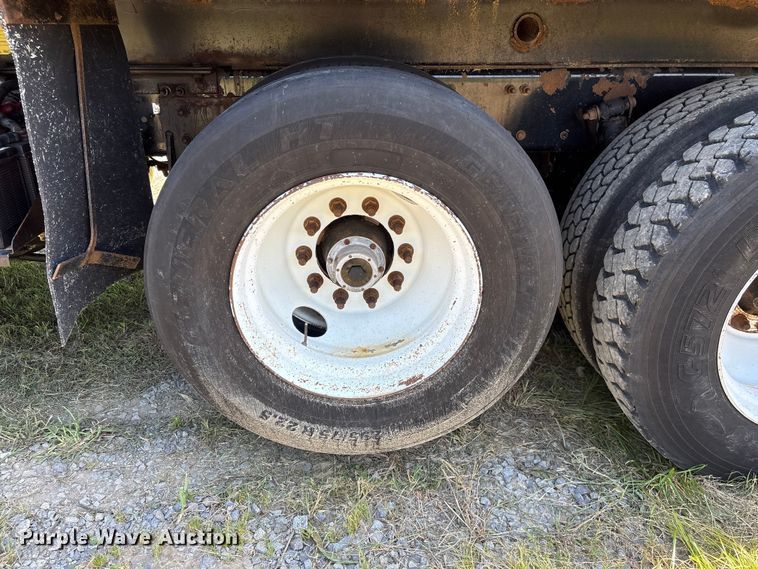 image for item EF1180 2007 Sterling L9500 dump truck